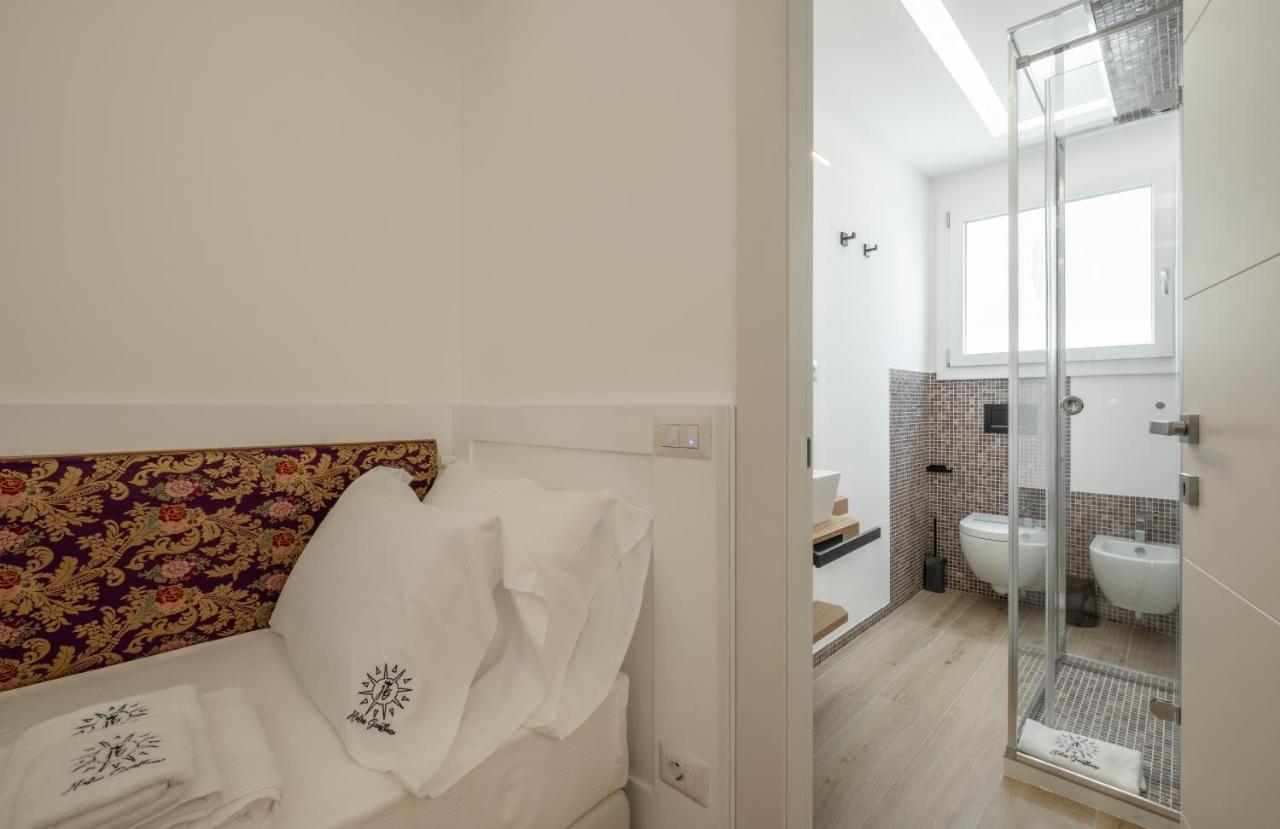 Helios Guest House Cagliari Bagian luar foto