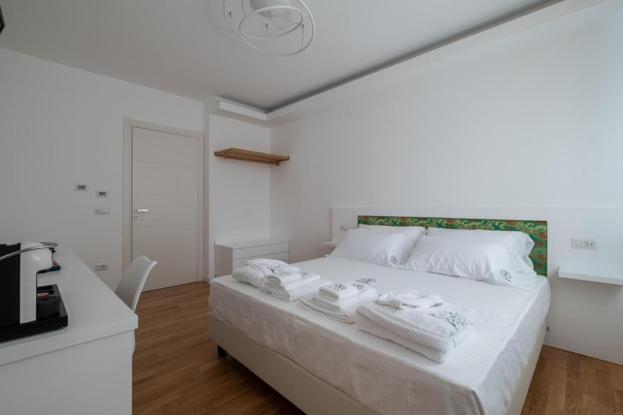 Helios Guest House Cagliari Bagian luar foto